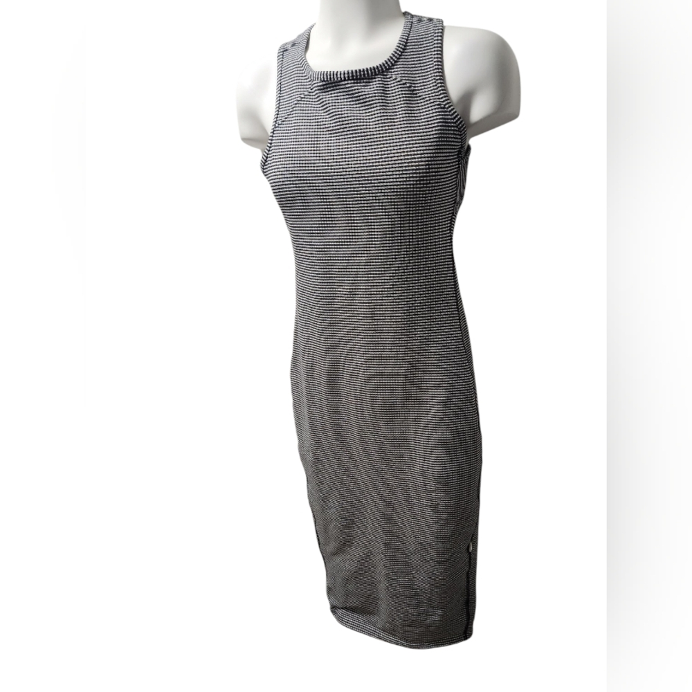 LULULEMON Black and White Dress With Cross-back And Built-in Bra